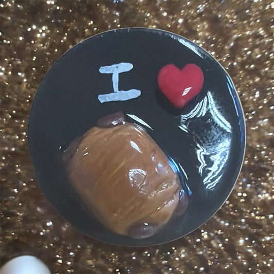 Pin's chocolatine noir